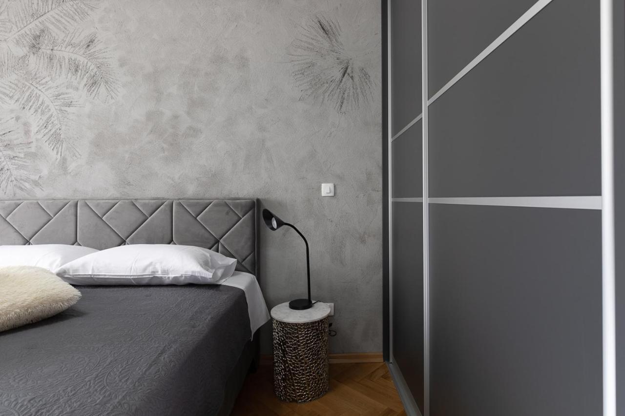 Apartment Dolly Completely Renovated 2023 โรวีน ภายนอก รูปภาพ