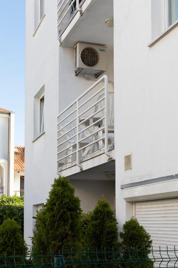Apartment Dolly Completely Renovated 2023 โรวีน ภายนอก รูปภาพ