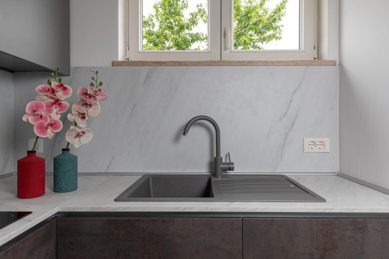 Apartment Dolly Completely Renovated 2023 โรวีน ภายนอก รูปภาพ